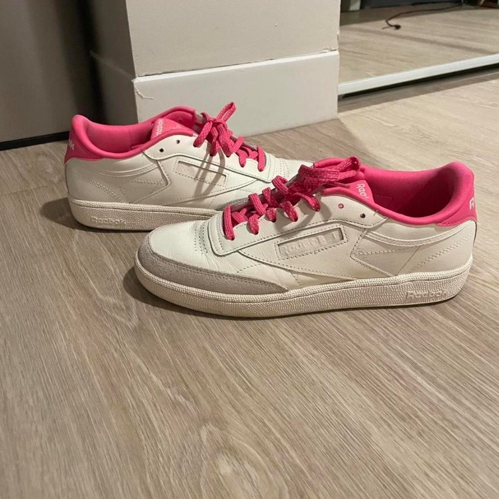 Reebok classics club C sneakers pink & white